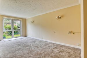 LIVING ROOM- click for photo gallery